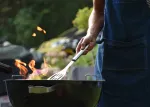 barbacoa de carbon encendida