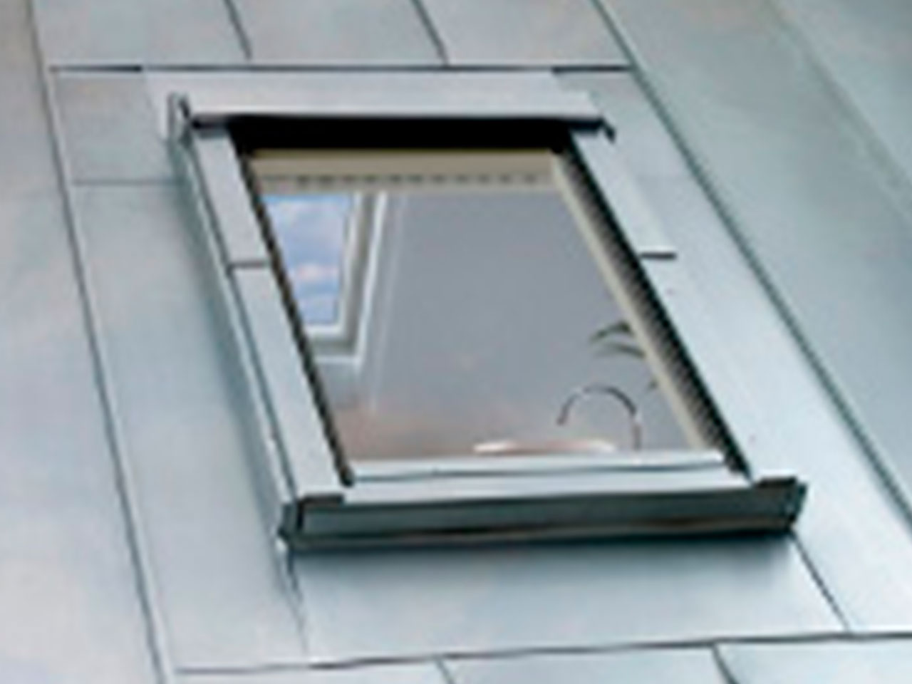 Ventana de tejado de perfil no estándar FAKRO